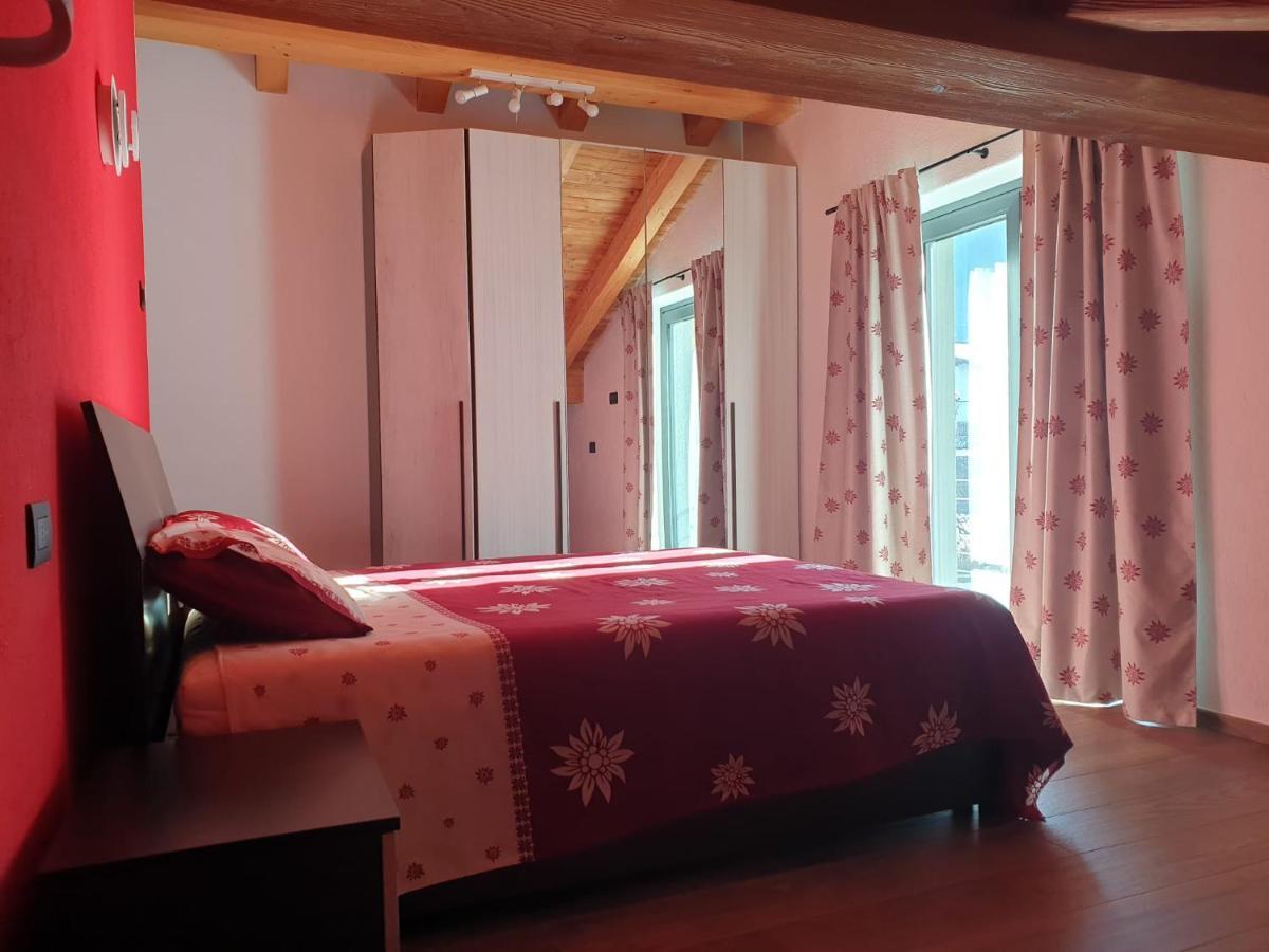 Casa Vacanza Lo Nano Fenis Bagian luar foto