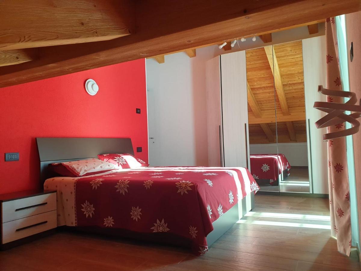 Casa Vacanza Lo Nano Fenis Bagian luar foto
