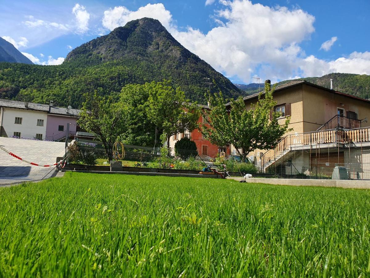Casa Vacanza Lo Nano Fenis Bagian luar foto